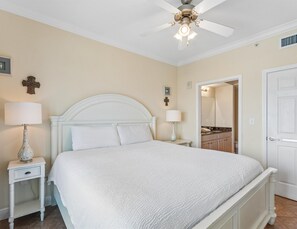 Primary Bedroom - En Suite Bathroom - Crystal Towers #1304 | Gulf View + Lazy River and Pools (Gulf Shores)