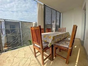 Outdoor dining - Premium Holiday Heaven (Diani Beach)