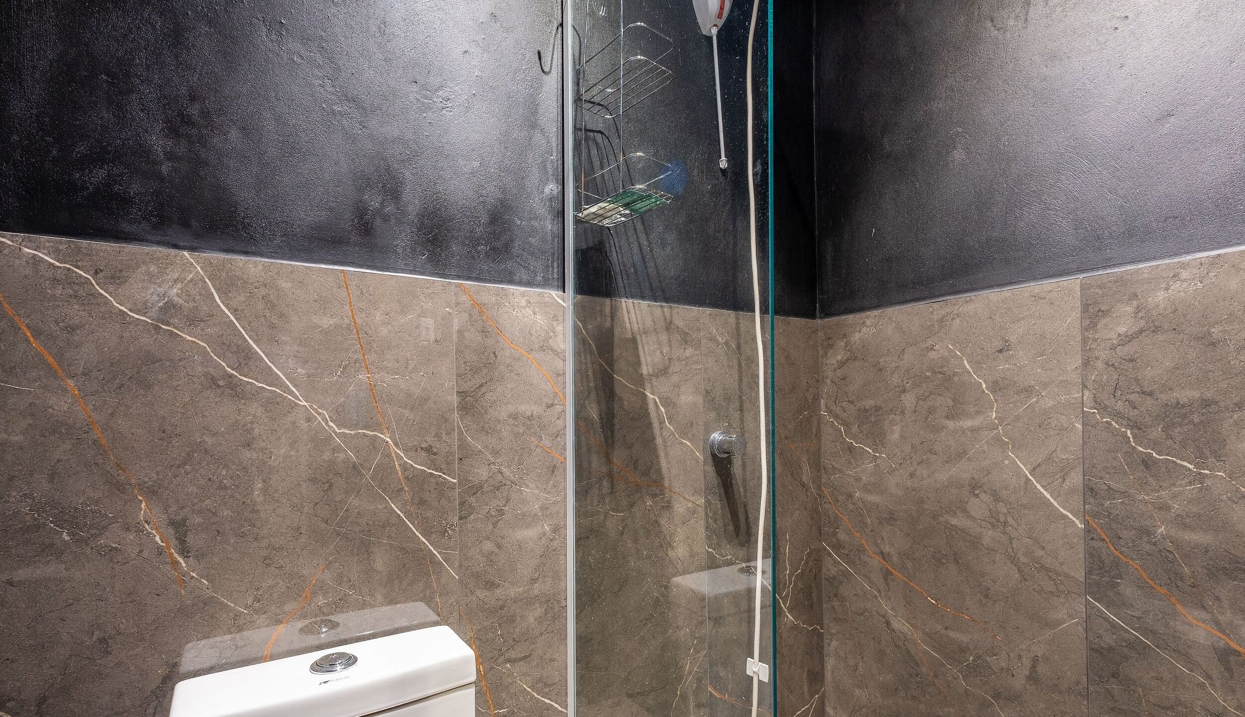 Basic Apartment | Bathroom
