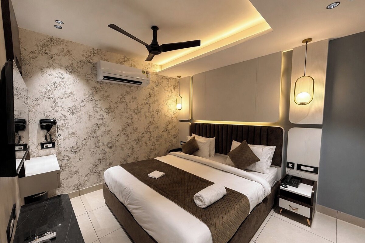 In-room safe, desk, laptop workspace, iron/ironing board (on request)