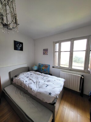 Room - Vrbo Property (Versailles)