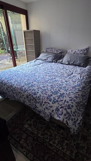 Room - Vrbo Property (Versailles)