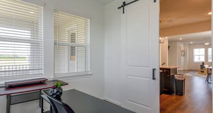 Houston Home w/ Private Garage & Office Space