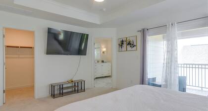 Houston Home w/ Private Garage & Office Space
