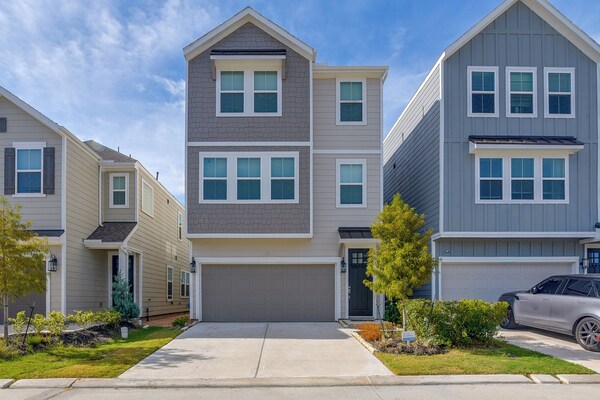 Houston Home W/ Private Garage & Office Space - Houston, TX