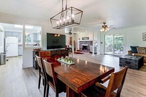 A spacious living area with a wooden dining table, chairs, a fireplace, and a television. - 1 Mi to Courthouse Plaza! Home w/ Deck + Fireplace (Prescott)