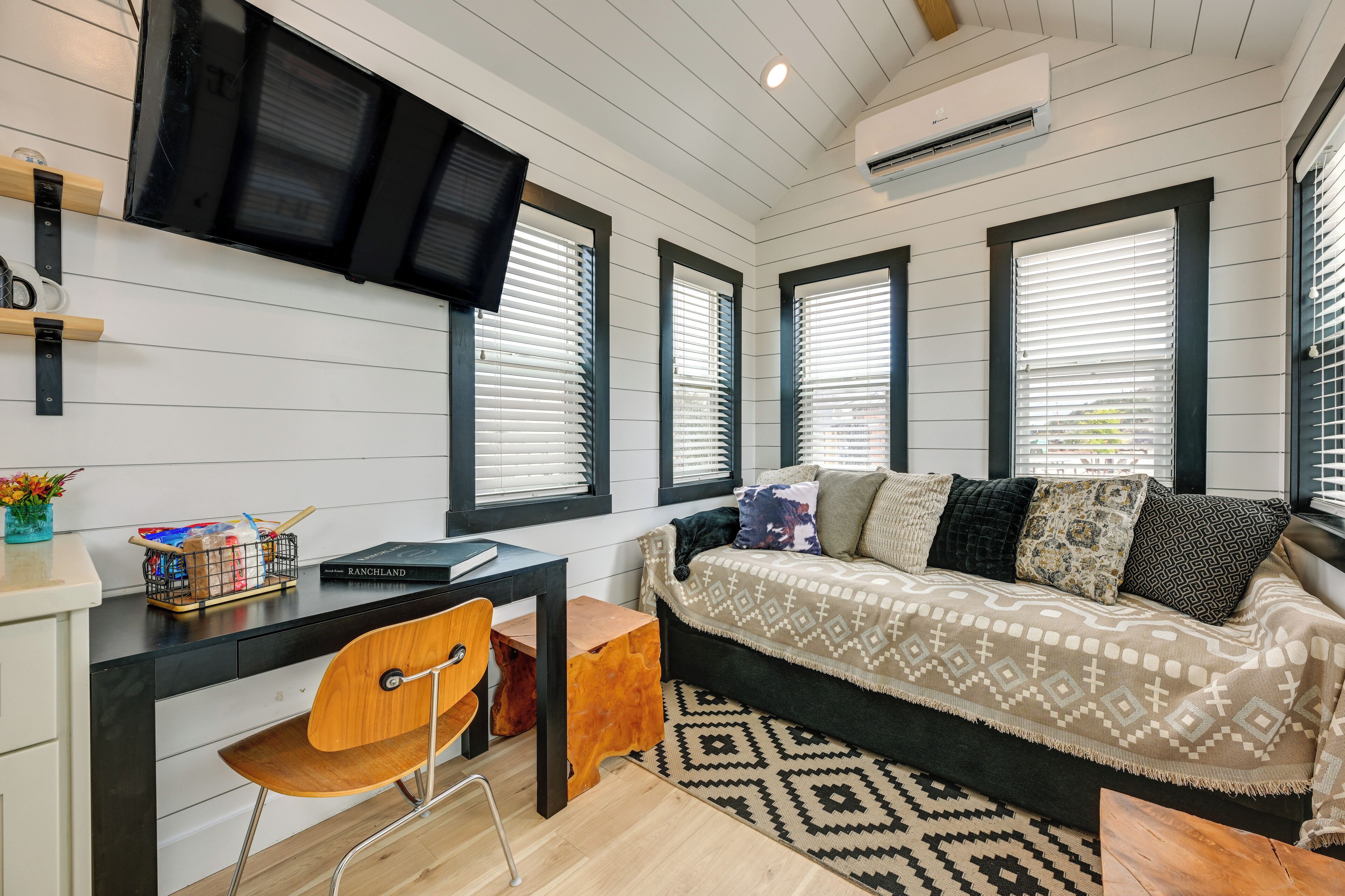 House (1 Bedroom) | Interior