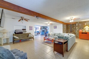 A spacious living room with a high ceiling, a fireplace, and a stone accent wall. - 4 Mi to Hudson Beach! Spacious Group Retreat (Hudson)