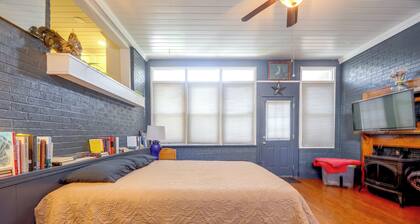 1 Mi to Dtwn Conway! Home w/ Fenced Yard & Patios