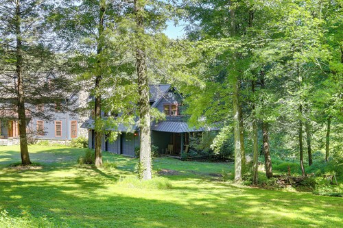 Deck & Wooded Views! 2 Mi to Frederick Gunn School