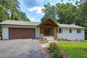 A two-story house with a garage, a front porch, and a well-maintained lawn. - Office, Deck, Yard: Thomasville Gem on Golf Course (Thomasville)