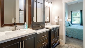 A bathroom with two sinks, a large mirror, and a cabinet with drawers. - Near Parks & Dtwn Clarinda! 'house of Stroburg' (Clarinda)