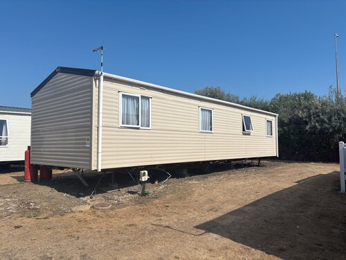 Coastal holiday let sleeps 10