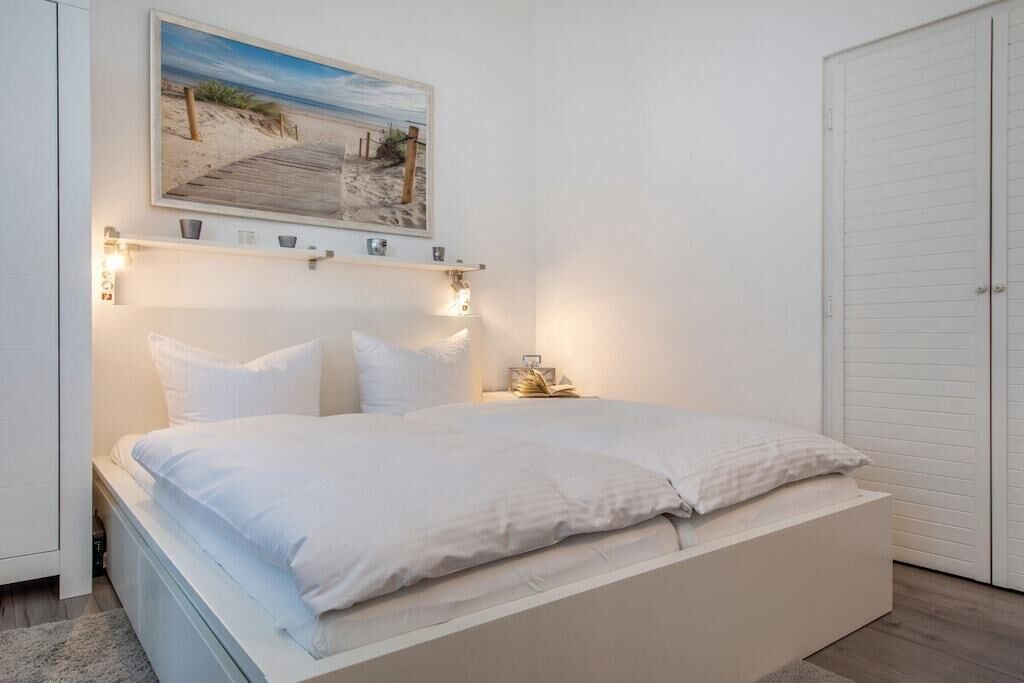 WiFi (free), bed sheets