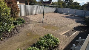 Property grounds - 7 Second Street - Close to beach, Off peak special available! (Wool Bay)