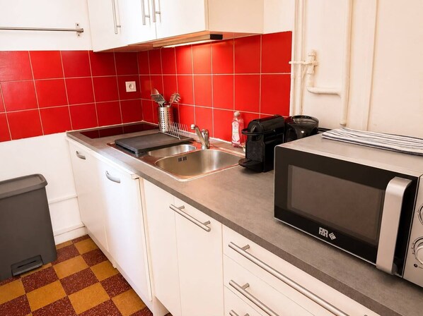 Private kitchen - Vrbo Property (Montrouge)
