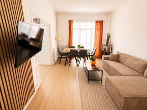 Living area - Vrbo Property (Montrouge)