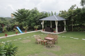 Căn hộ Deluxe, quang cảnh sân vườn | Khuôn viên nơi lưu trú