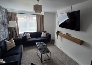Unclassified image, 4 of 11, button - The Combermere - Modern 2-Bed Apartment located in Shrewsbury. (Shrewsbury)