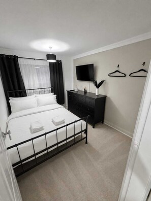 Unclassified image, 2 of 11, button - The Combermere - Modern 2-Bed Apartment located in Shrewsbury. (Shrewsbury)
