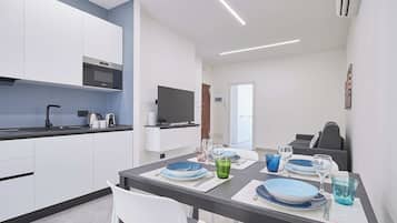 Apartment (1 Bedroom) | Private kitchen | Espresso maker, microwave, oven, stovetop