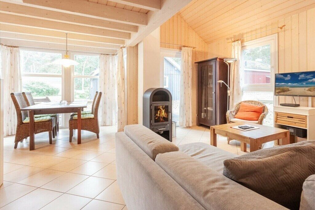 Smart TV, fireplace, DVD player