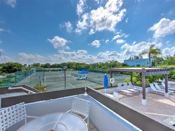 A rooftop tennis court with seating and a gazebo. - 2 bedroom 2 bath Luxury Bayfront condo on Longboat Key (Longboat Key)