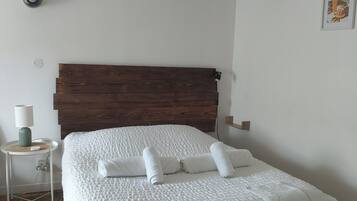 Iron/ironing board, WiFi (free), bed sheets