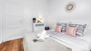 Unclassified image, 5 of 15, button - Le Fabuleux - Cozy apartment just 10 minutes from Paris by metro, with all the comforts (Saint-Mandé)