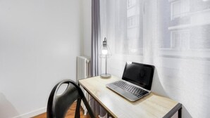 Unclassified image, 3 of 15, button - Le Fabuleux - Cozy apartment just 10 minutes from Paris by metro, with all the comforts (Saint-Mandé)
