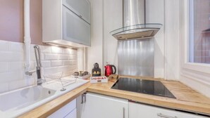 Unclassified image, 4 of 15, button - Le Fabuleux - Cozy apartment just 10 minutes from Paris by metro, with all the comforts (Saint-Mandé)