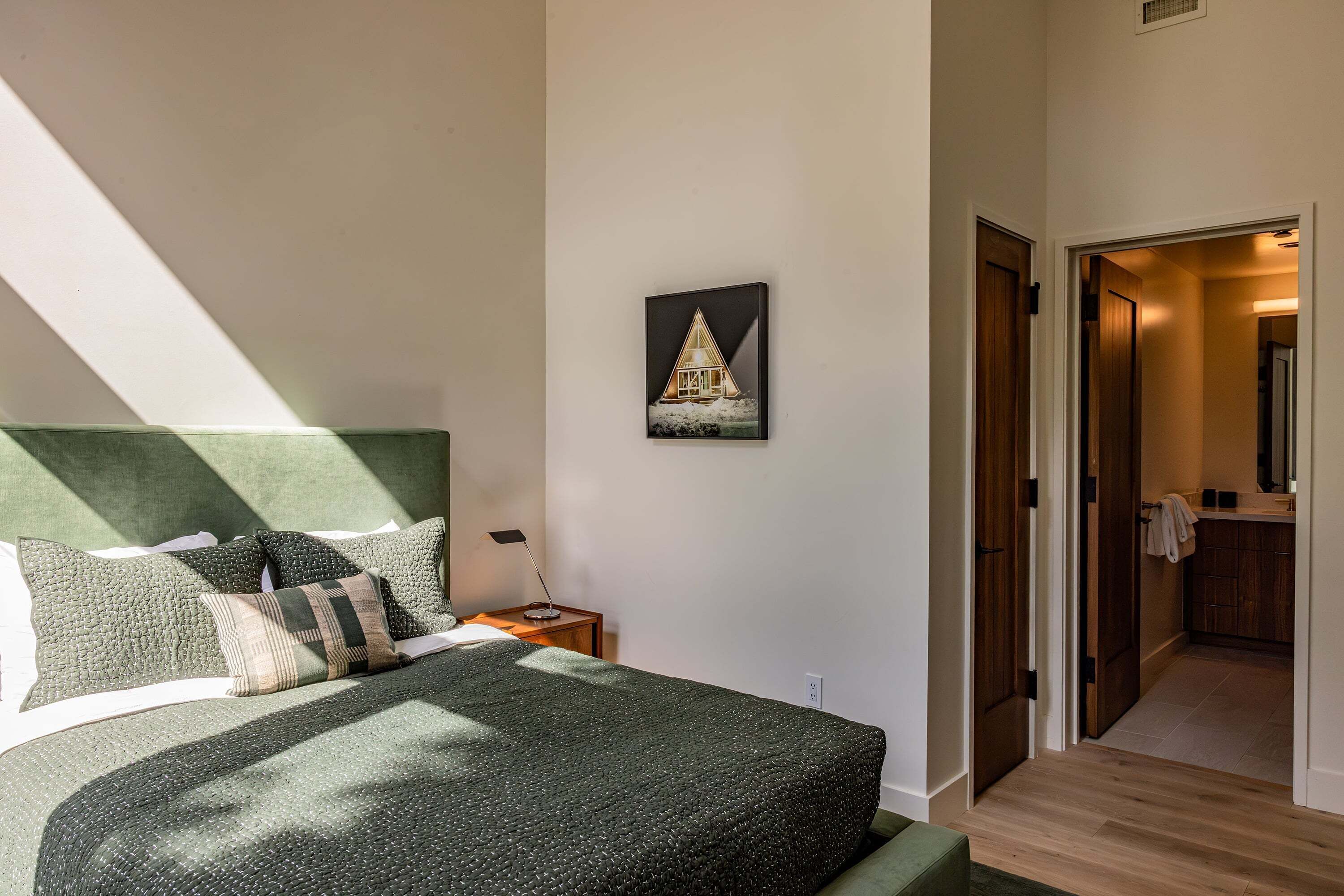 Desk, iron/ironing board, WiFi (free), bed sheets