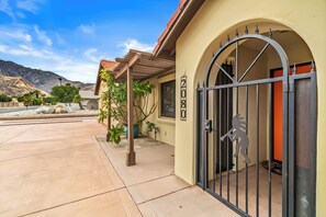A residential property with a gated entrance, a pergola, and a view of mountains. - Pet Friendly Desert Escape with Private Pool, Spa & Mountain View City id 069584 (Palm Springs)