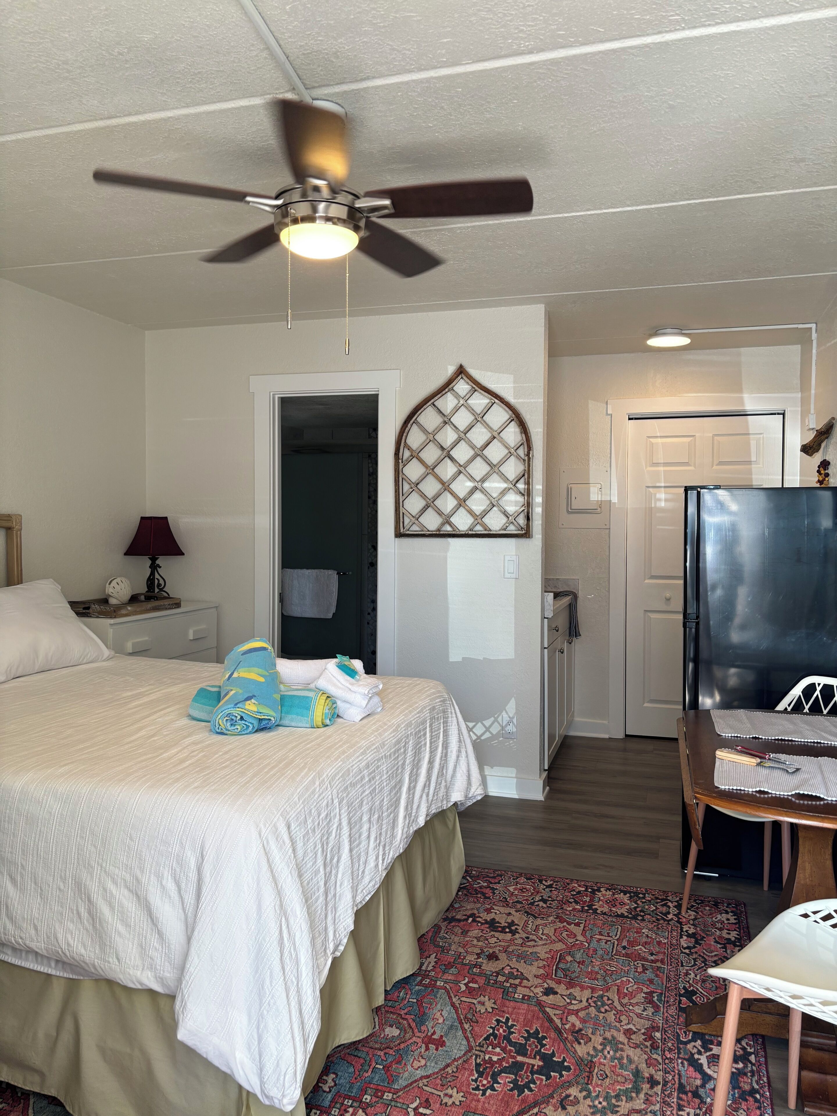 Iron/ironing board, WiFi, bed sheets