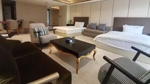 Phòng Suite có thiết kế đặc trưng, quang cảnh biển