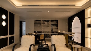 Phòng Suite phong cách lãng mạn, quang cảnh biển | Khu sảnh