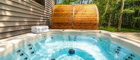 Outdoor spa tub