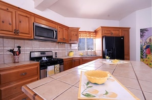 Fridge, microwave, stovetop, cookware/dishes/utensils - Cozy Vicky's Villa with Pool Access (San Felipe)