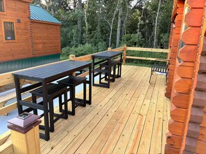 Outdoor dining - Lakehouse Resort Big Buck Lodge R5 Near Rend Lake (Benton)