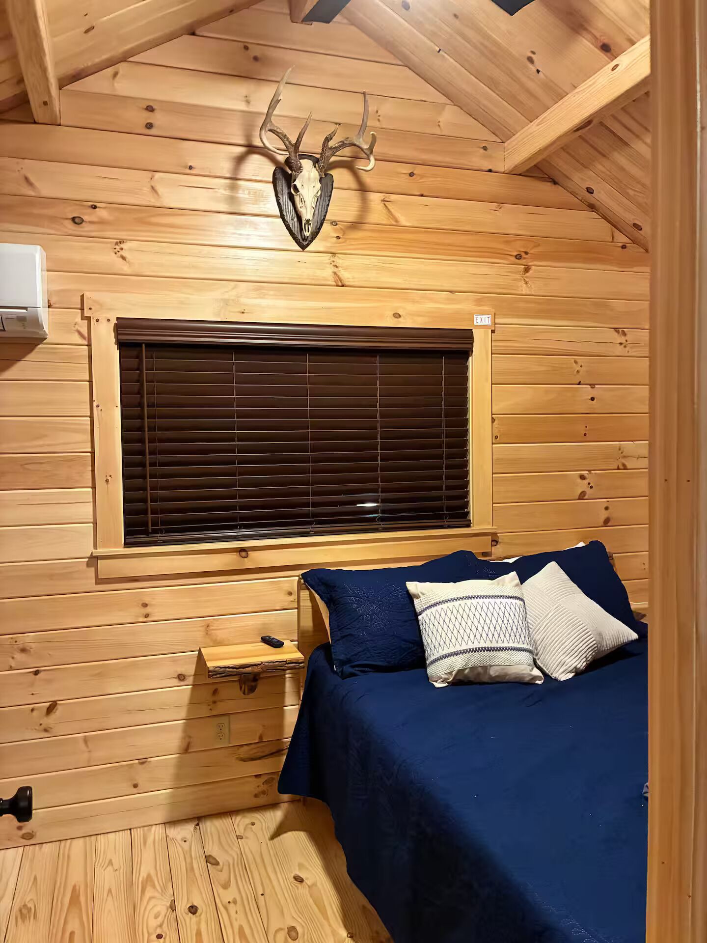 3 bedrooms, bed sheets