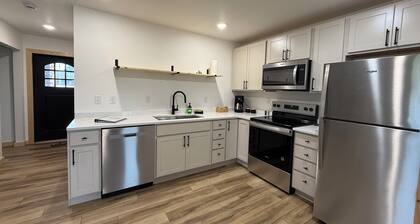 Gichi Gami Suites - Ningaabii'anong (West) Suite