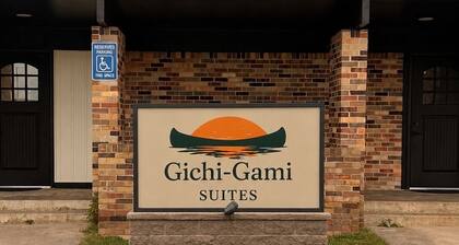 Gichi Gami Suites - Ningaabii'anong (West) Suite