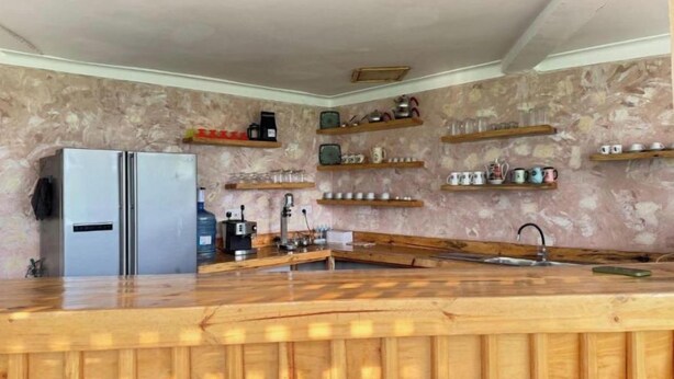 Private kitchen - Delightful studio with AC in beautiful Western Region (Western Region)
