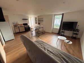 Living area - Vrbo Property (Bédarieux)
