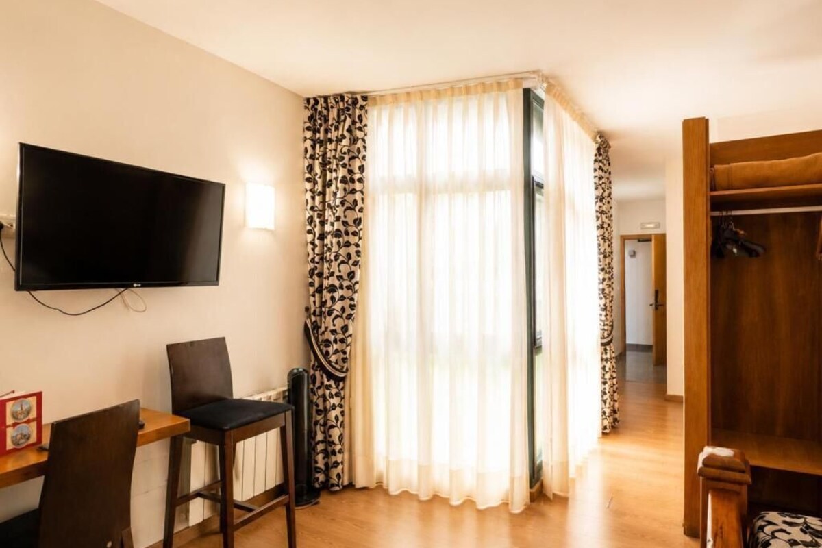 Family Room | In-room safe, free WiFi