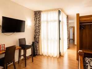 Family Room | In-room safe, free WiFi - Hotel Boa Vila (Pontevedra)