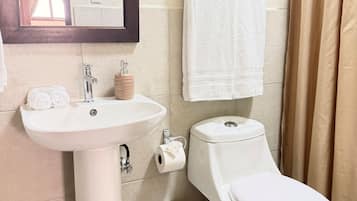Deluxe Room | Bathroom