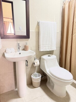 Deluxe Room | Bathroom - La Ermita de Santa Lucia (Antigua)
