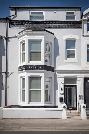 Exterior detail - The Tide Apartments (Blackpool)