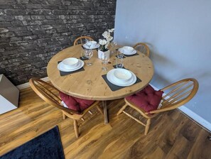 Unclassified image, 4 of 17, button - 2-bedroom apartment, easy access to Edinburgh and Glasgow. (Edinburgh)